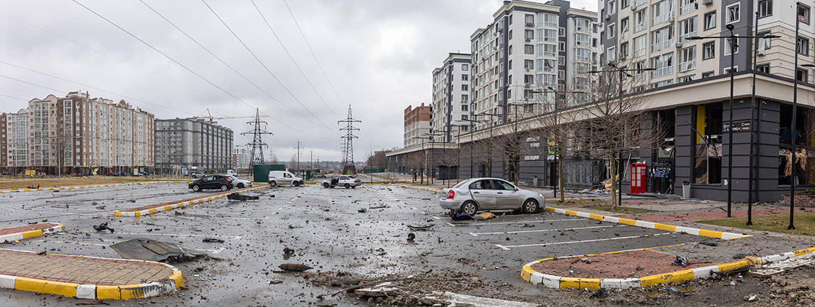 An image of destruction on the streets of Bucha after the exit of the Russian occupation troops from the city in April 2022.