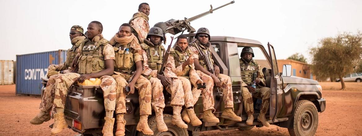 Nigerien Armed Forces conduct a convoy movement