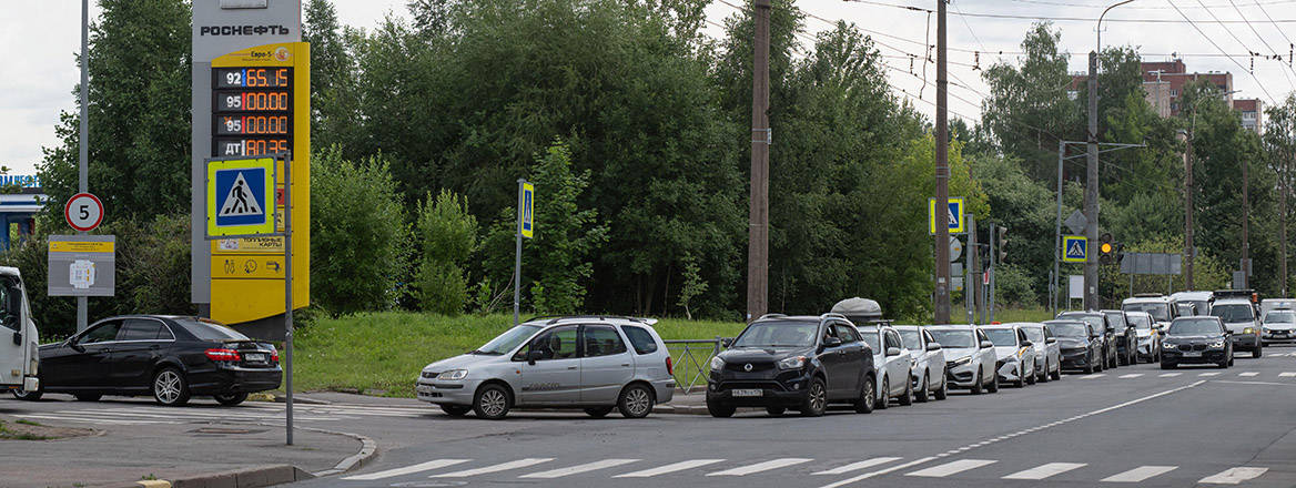 Cars queue at a Rosneft gas station after Ukrainian drone strikes cause fuel shortages across Russia.