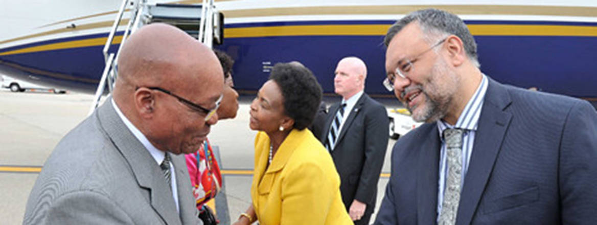 United States Ambassador Ebrahim Rasool greeting former President Jacob Zuma on arrival at the United Nations General Assembly, 18 Sept 2011.