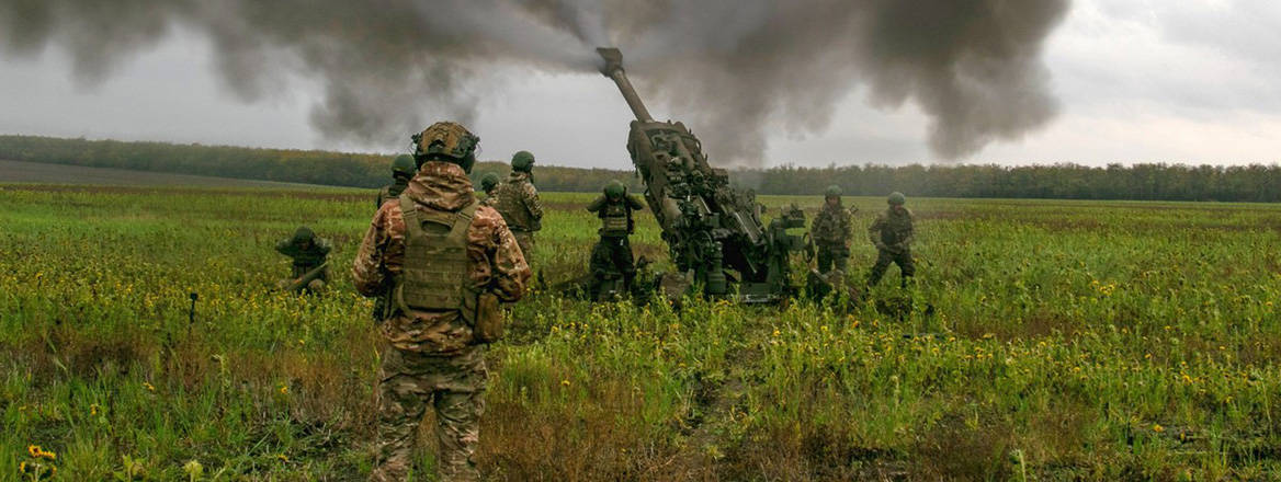 Ukraine soldiers firing artillery
