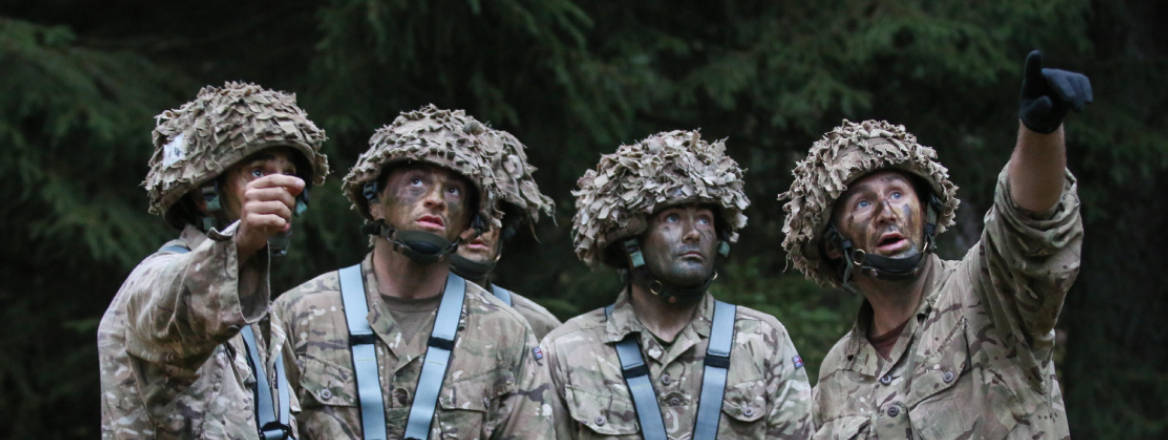british soldiers map-reading