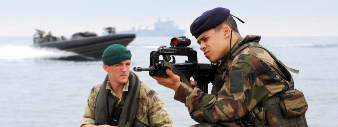 France and British soldiers training together