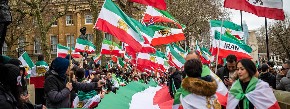 Demonstrators carry a huge Iranian flag and march through London, 21 February 2026. Image: Bjanka Kadic / Alamy Stock