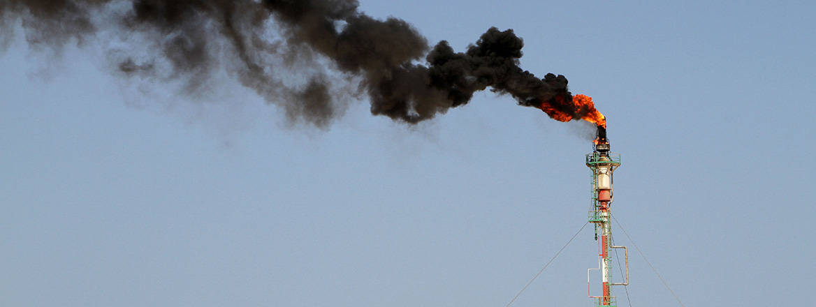 Overlooked opportunity: A gas and oil pipe on the edge of the Sahara Desert, Libya. Image: Purple Pilchards/Alamy
