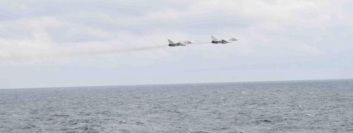 Russian Su-24 close to the destroyer USS Porter