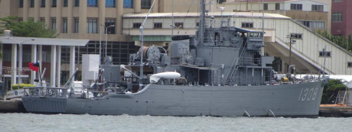 ROCS Minehunter boat
