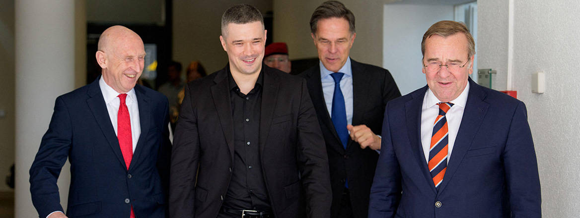 Gathering of the ministers: Mykhailo Fedorov (second from left), flanked by the then British Defence Minister John Healey, as well as Germany's Defence Minister Boris Pistorius and NATO's Secretary General Mark Rutte. Image: Sebastian Goll/Alamy