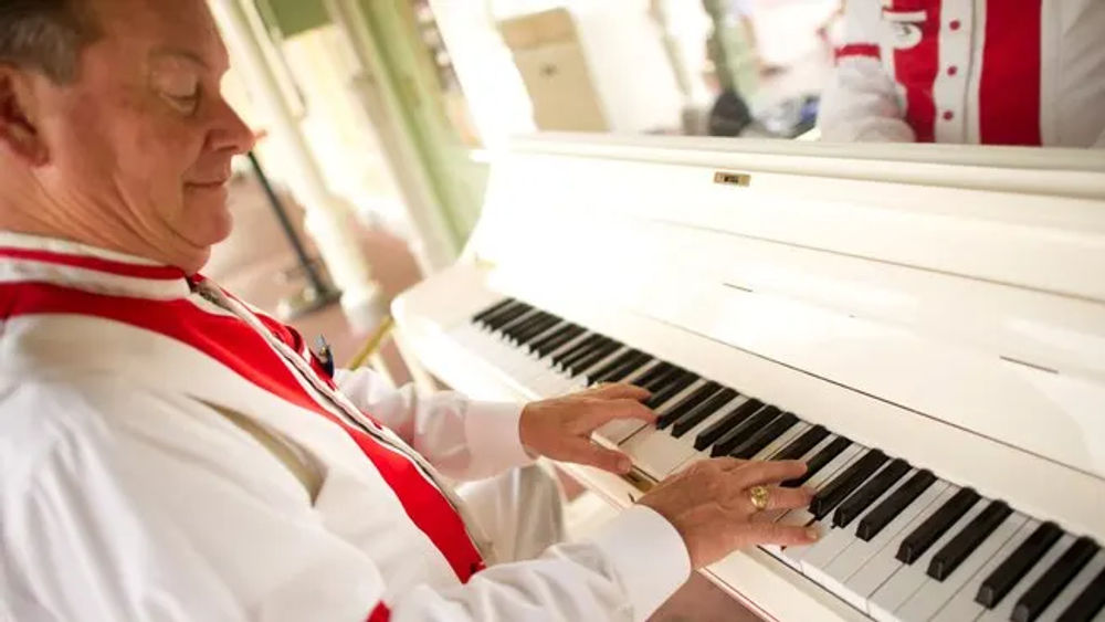 Casey's Corner Pianist