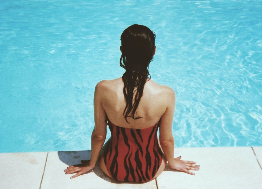 CHOOSING A SWIMSUIT