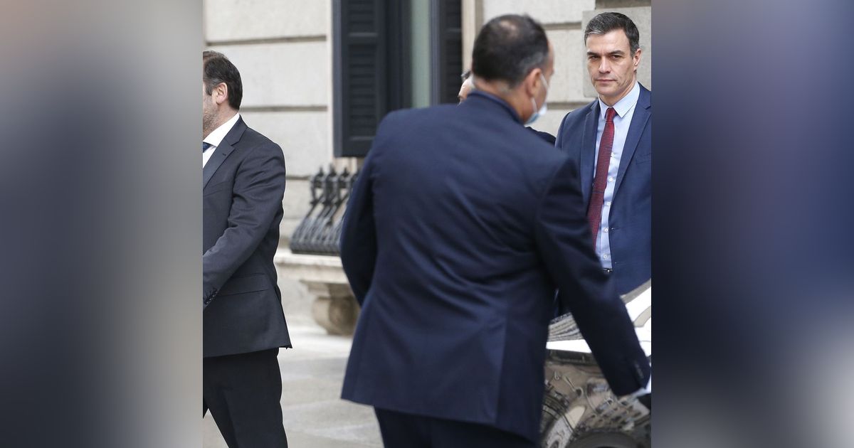 Tertulia de Federico: Mazón y los SMS de Sánchez y Ábalos