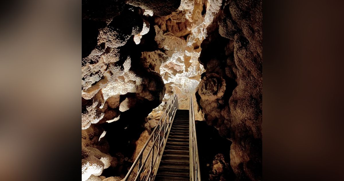 #122: The Underground World of Jewel Cave and Wind Cave