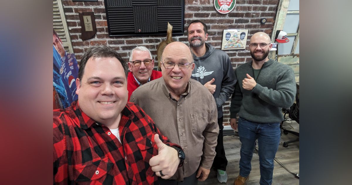 328: Tom, What Are You Doing Here? - Saunders & Radford