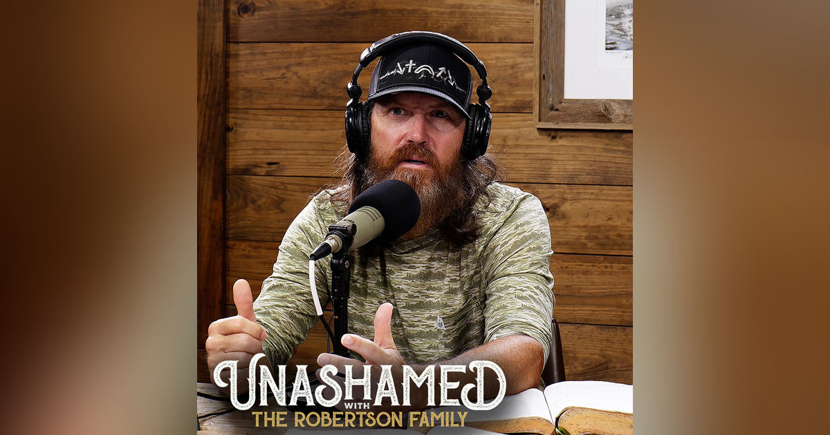 Ep 909 | Phil Is Mistaken for a Homeless Man at His Own Event & Jase Sifts Through Dog Poo for Treasure