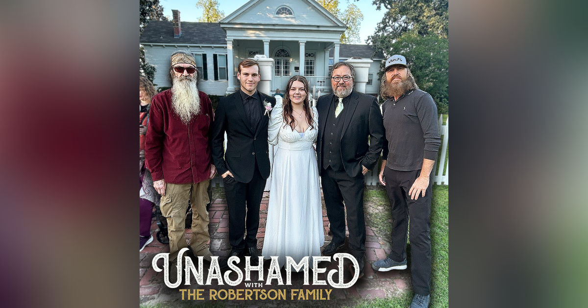 Ep 884 | Phil Welcomes Jersey Joe to the Family & Jase Loses Sleep over Mia Studying Abroad