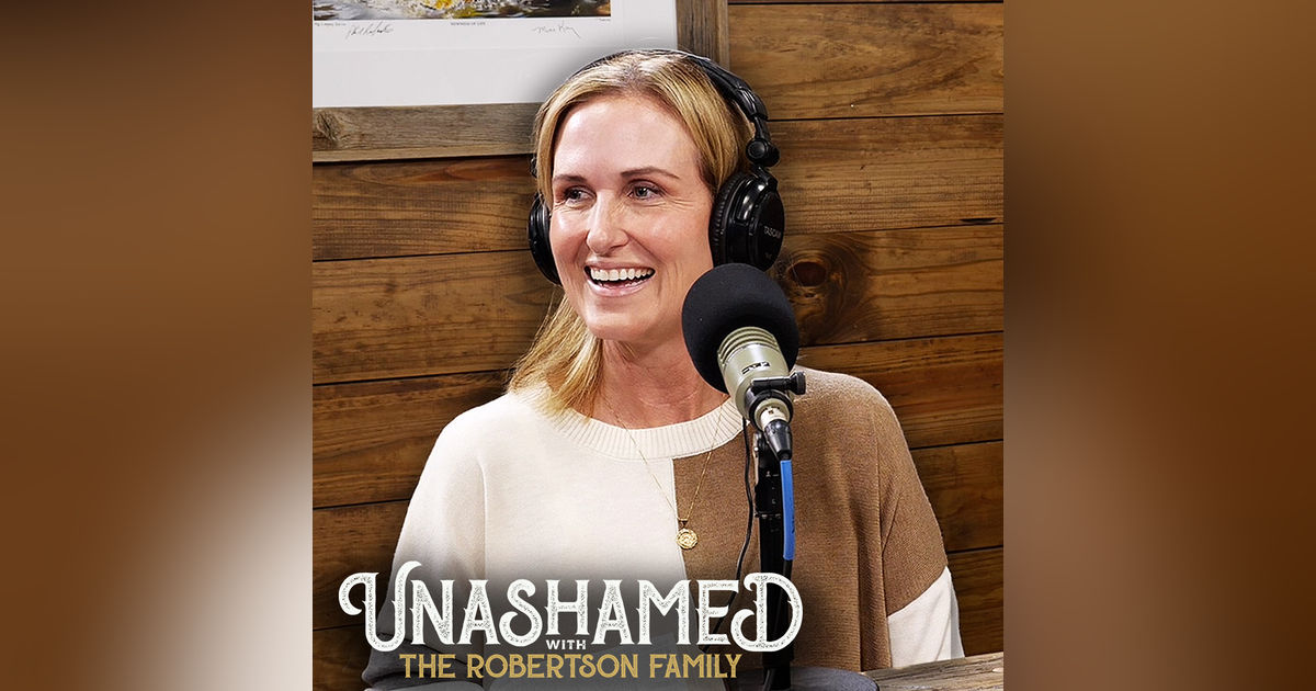 Ep 975 | Korie Drops a New Movie Hint & Jase Texts Sadie at the Wrong Number for YEARS