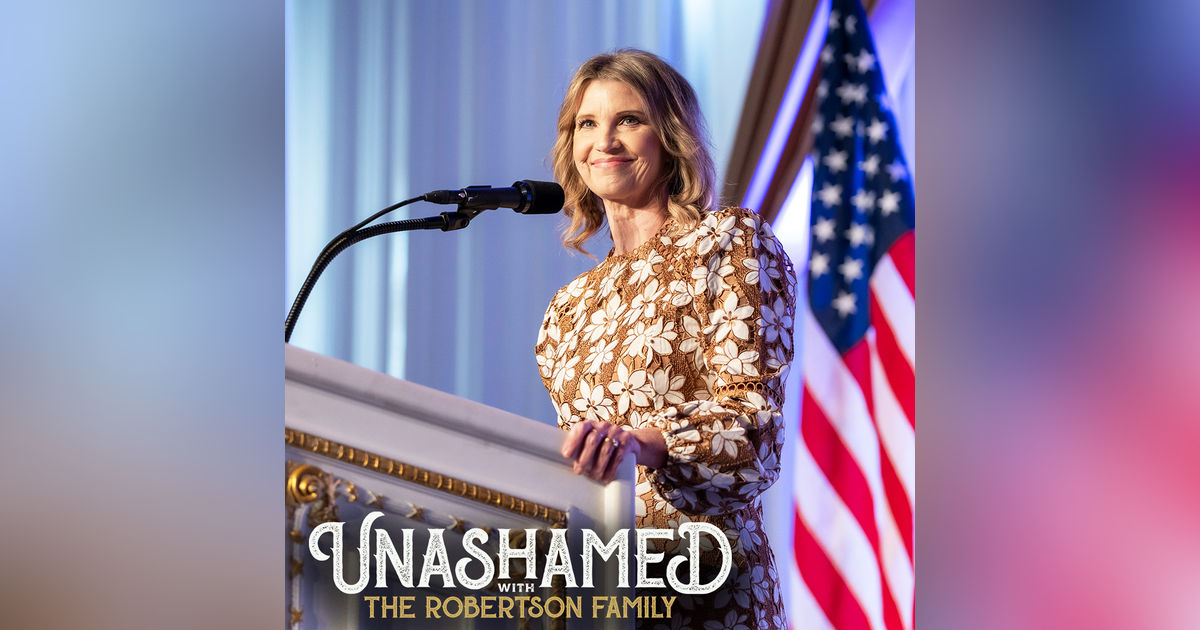 Ep 1001 | President Trump Surprises Missy & Jase by Attending Her Smash-Hit Speech