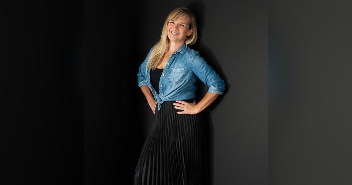 Secrets to Organized Living, Untangling Diet Myths, The Smile Spectrum & Tunes to Uplift Your Soul