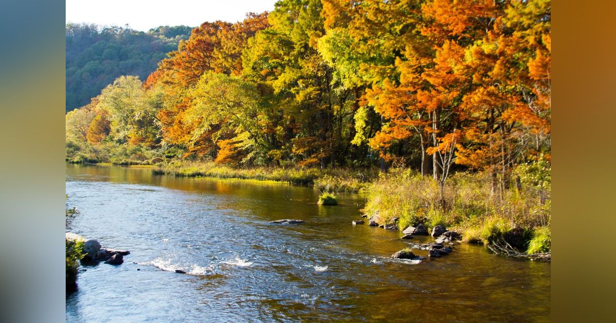 Lower Mountain Fork River - Broken Bow, Oklahoma Lower Mountain Fork River - Broken Bow, Oklahoma