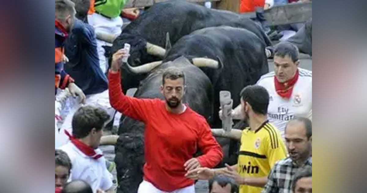 DEATH BY SELFIE (HOW, WHY & WHO)