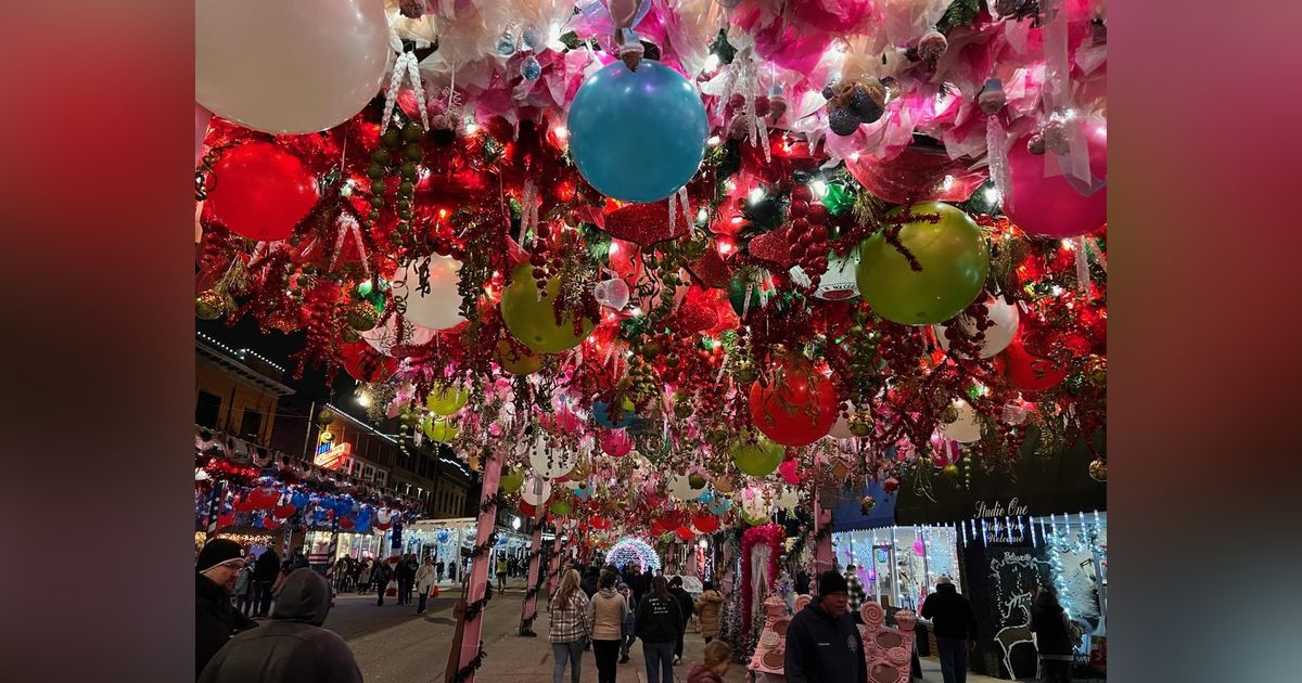 Route 66 Christmas Chute - Sapulpa, Oklahoma Route 66 Christmas Chute - Sapulpa, Oklahoma