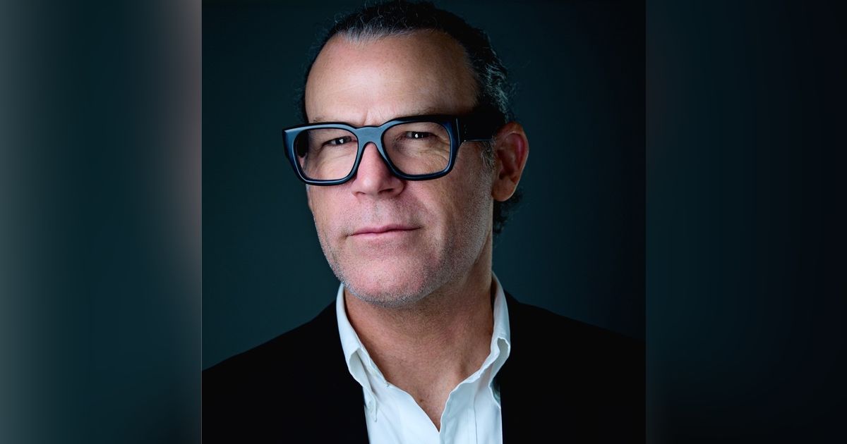 Through the Lens of Peter Hurley