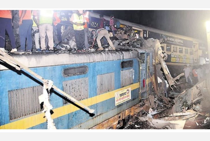 आंध्र प्रदेश मधील रेल्वे ट्रेन अपघात मानवी चुकांमुळे झाल्याची शक्यता