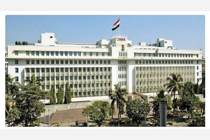 सुरक्षा रक्षक अधिकाऱ्यांनी मंत्र्यांकडे व्यक्त केली नाराजी