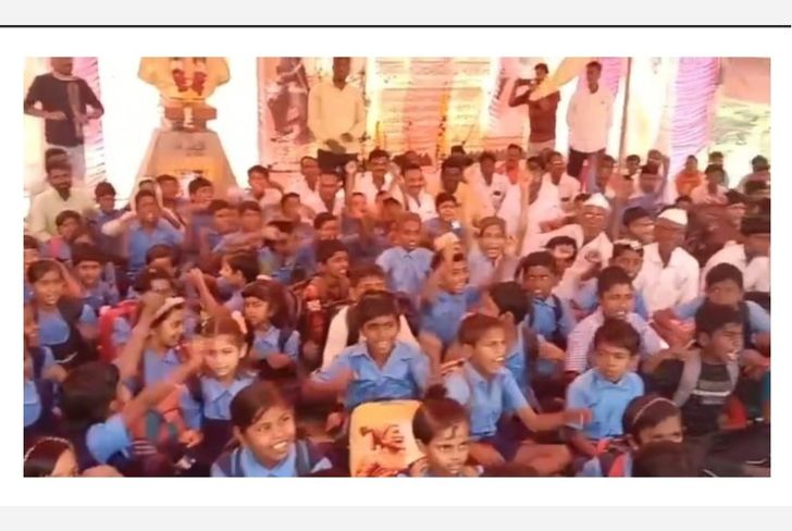 परभणीतील विद्यार्थी शाळा सोडून उपोषण स्थळी झाले दाखल