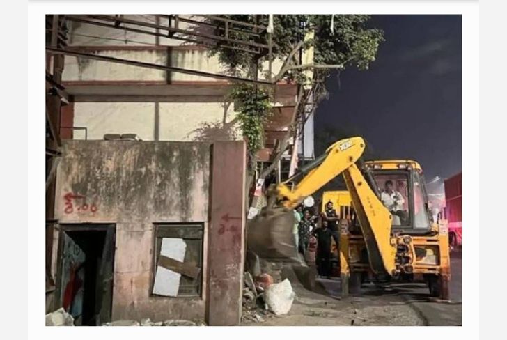 अतिक्रमण विरोधी कारवाईत २० अधिकाऱ्यांची टीम