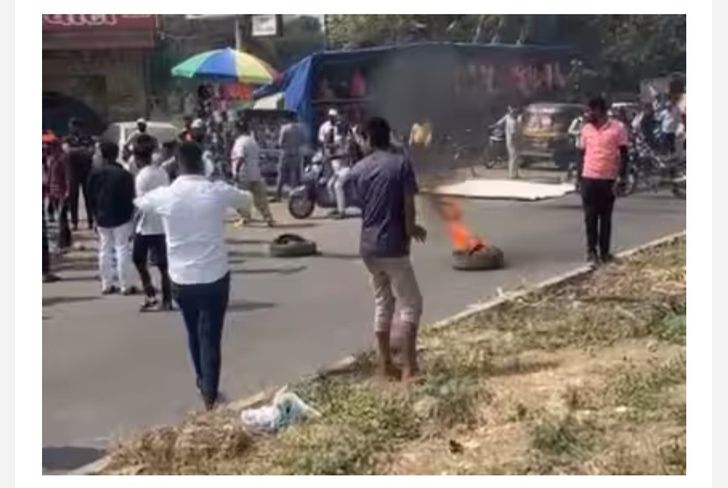 पुण्यात आंदोलक आक्रमक