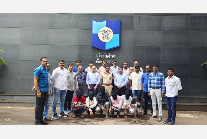 शोरुम मध्ये चोरी करणारी आंतरराज्य टोळी