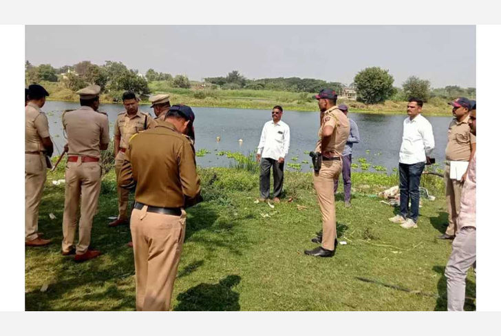 7 dead bodies found in the riverbed