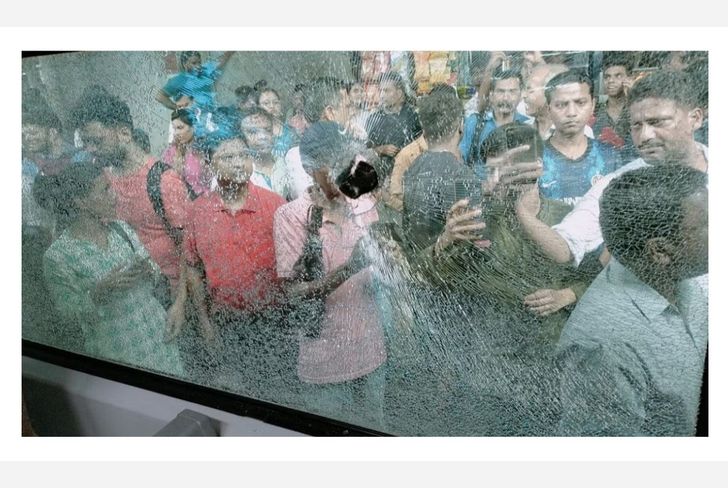 समाजकंटकाकडून दगडफेक