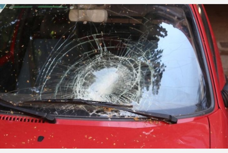 Pune 22 vehicles vandalized
