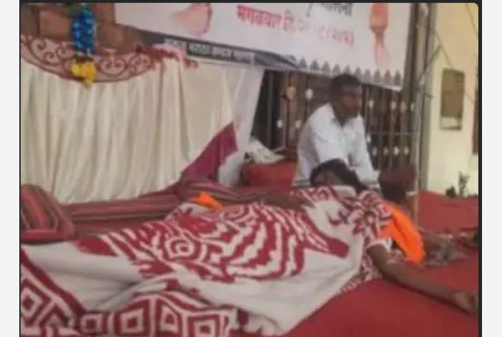पोलिसांच्या गोळीबारात छर्रे घुसलेल्या दोघांना मुंबईला हलवले