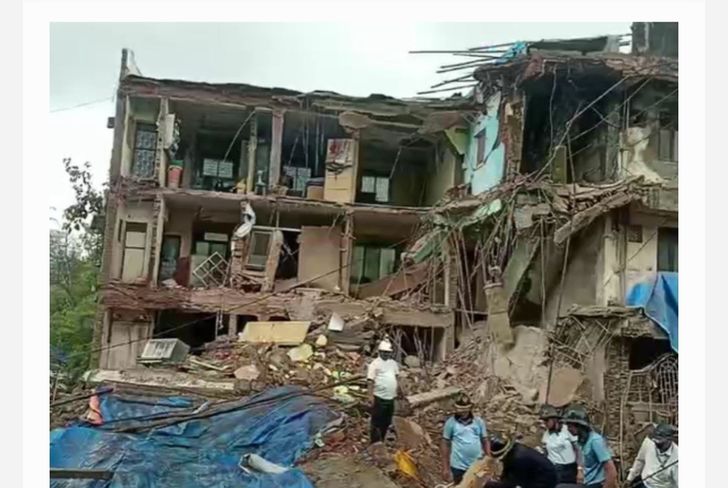 कालच इमारतील नागरिकांना महानगरपालिकेची नोटिस