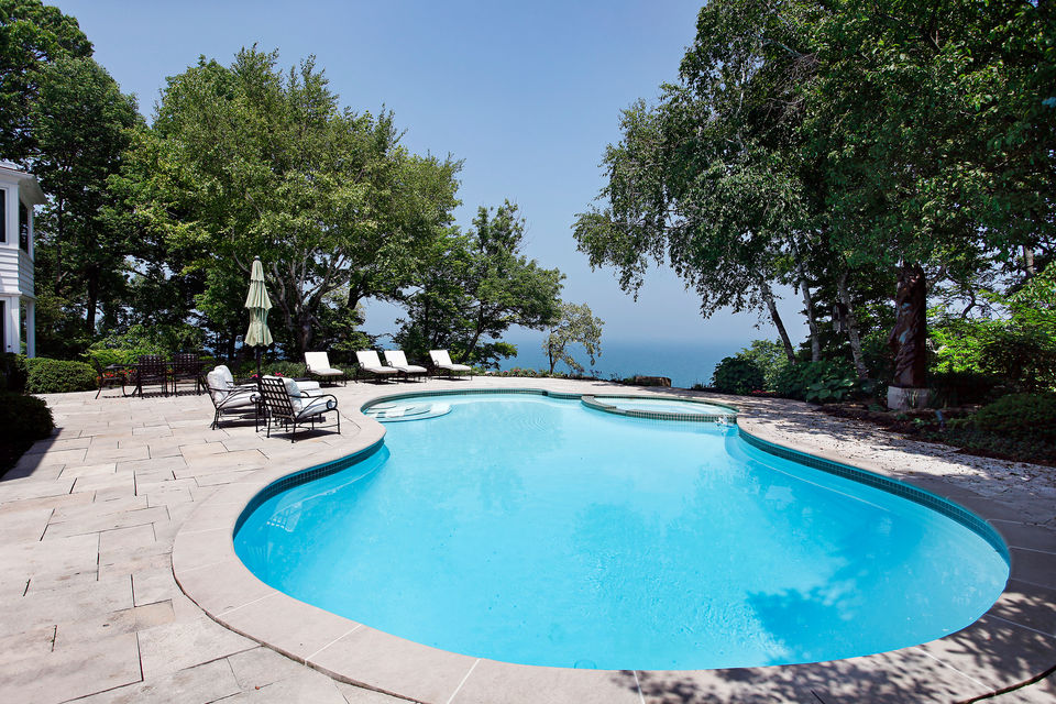 Pool Flocculant vs. Clarifier - Which Should I Use?