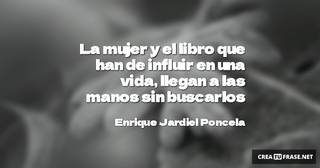 La mujer y el libro que han de influir en una vida, llegan a las manos sin buscarlos