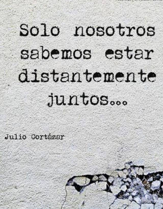 Solo nosotros sabemos estar distantemente juntos.