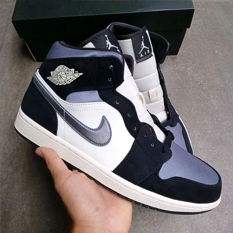 Jordan Air 1 Mid