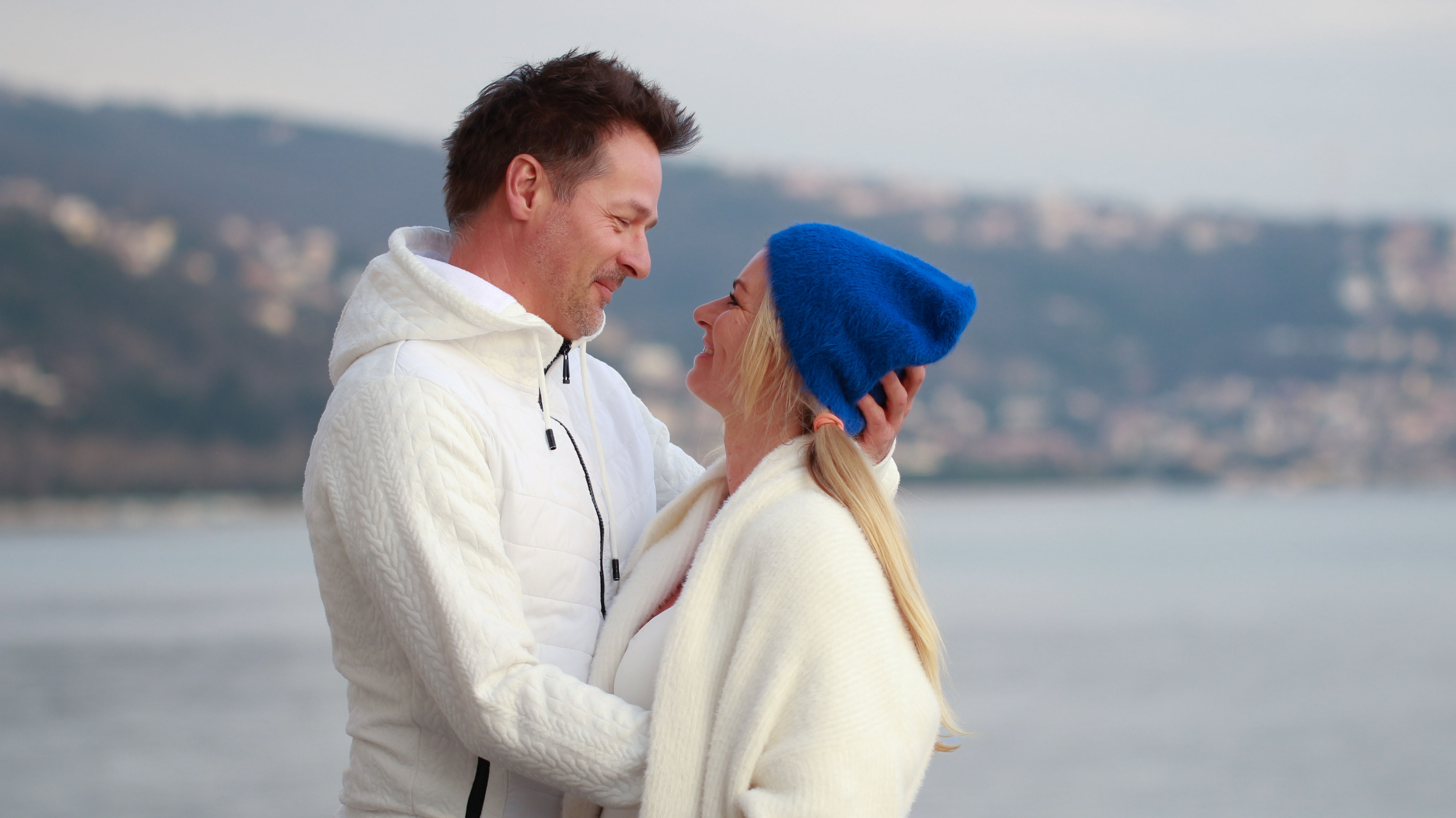 Candid portraits by the sea