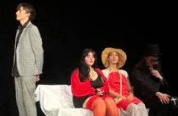 Pod Tlakem na jevišti: S divadelním spolkem o hře Svatý José