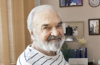 Devět komedií z pera devadesátiletého Zdeňka Svěráka.