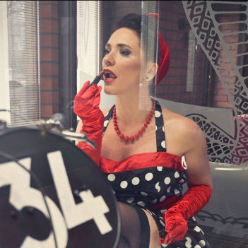 Ženská krása na mole: Iveta Juchelková představuje pin-up přehlídku v Přerově