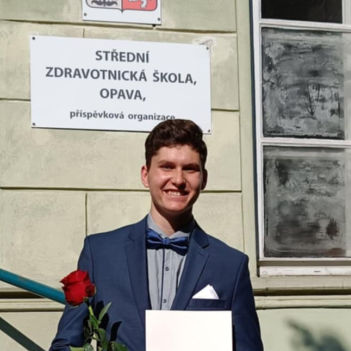 Zdravotní sestry mohou vykonávat více technickou práci, ale mediálně se tomu věnuje málo pozornosti, říká absolvent oboru praktická sestra