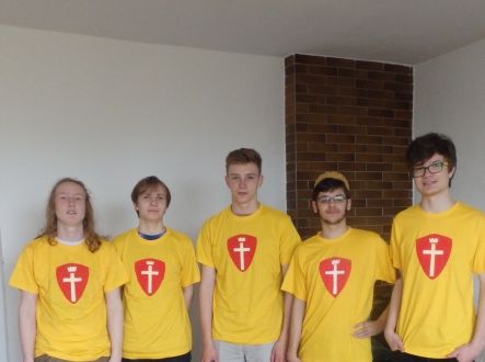 Sanchez de Tortilla (druhý zprava) během slavnostního předávání triček Šambalátu