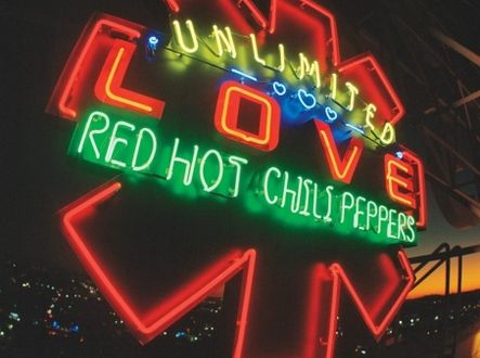 Titulní stranu alba zdobí neon