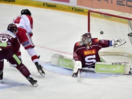 Hokejové Spartě se na domácím ledě nedaří