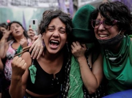 V Argentině prošel hlasováním zákon o legalizaci potratů